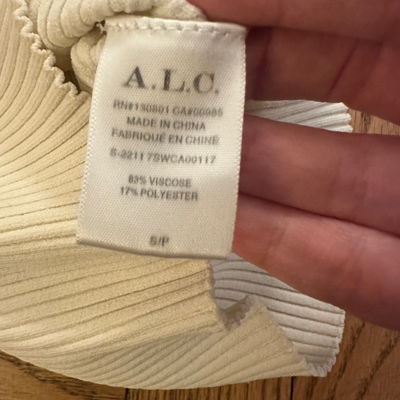 A.L.C. Ellen Ribbed Button-Front Cardigan in Cream White Size Small - Picture 5 of 6